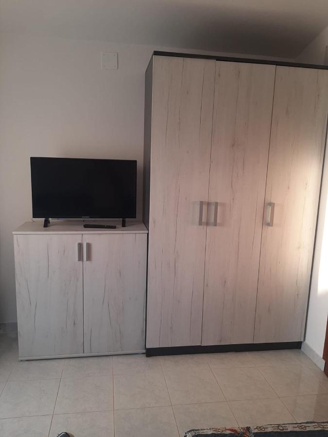 H&F Apartmani Vir Exterior photo