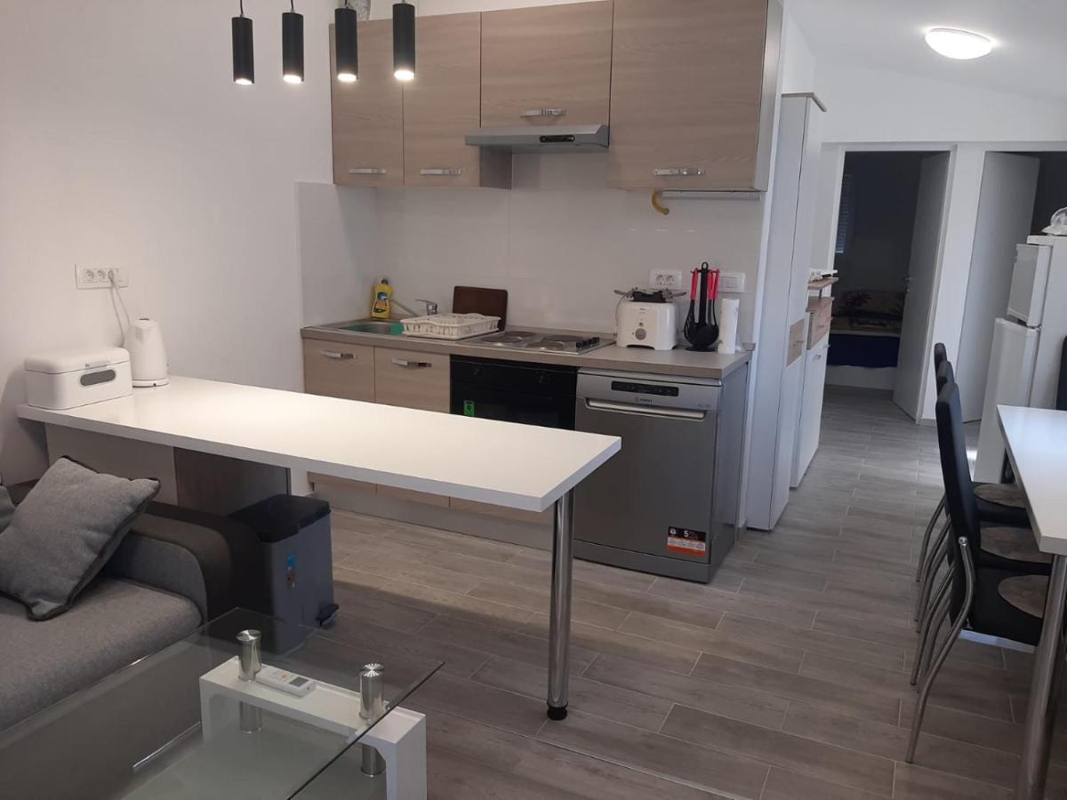 H&F Apartmani Vir Exterior photo